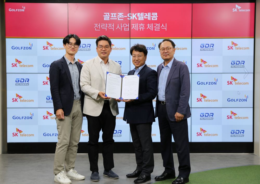 GOLFZON Signs MOU with SKT in Golf and Sports Sectors 1 GOLFZON announced that it has signed a business agreement with SKT to strengthen marketing synergy in the golf and sports sectors. 2