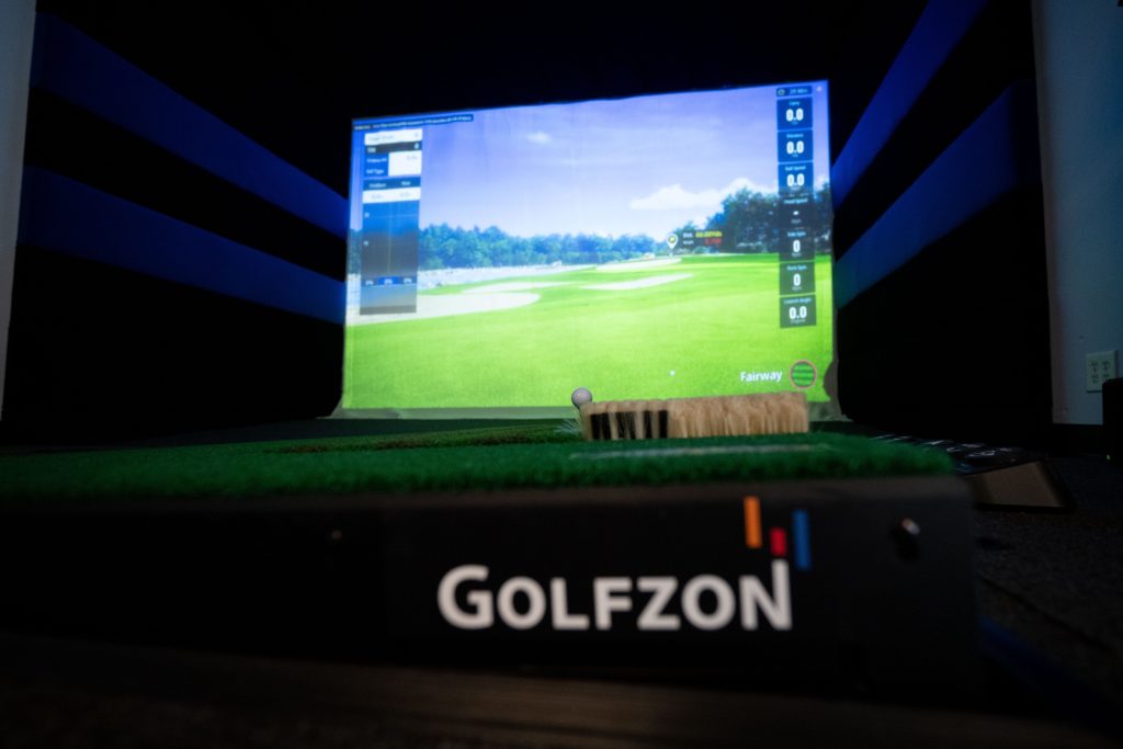 GOLFZON Unveils TWOVISION NX — A World-Class Golf Simulator 1 TWOVISIONNX 듀얼플레이트