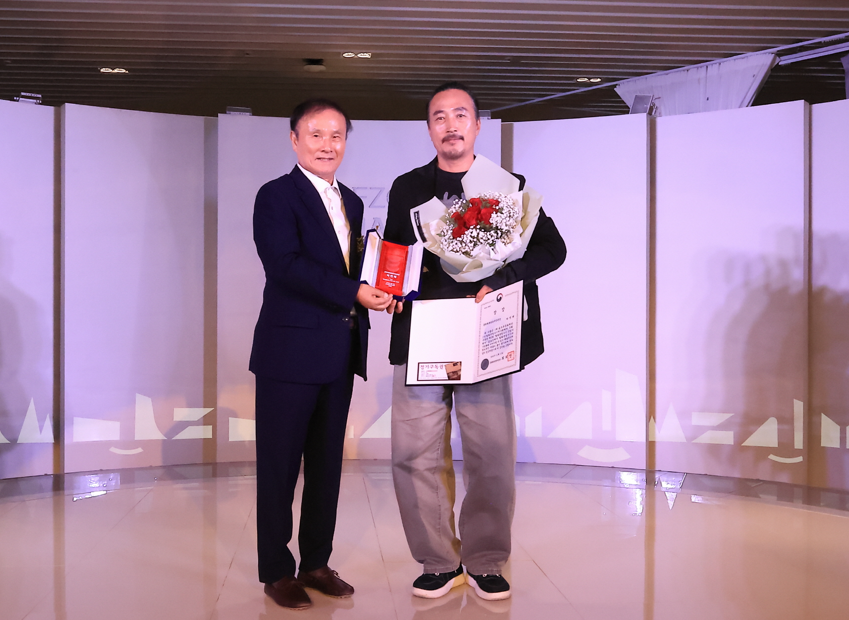 GOLFZON Foundation Exhibits Winning Works of the 5th 'Cheolhwa Buncheong Ware Becomes an Industry'… Continuing Its Commitment to Preserving and Industrializing Traditional Culture 1 img 001 d679ccd23bdda4ee
